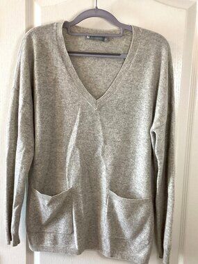 InCashmere Women's Gray Sweater With Pockets Size M / XL Soft Lightweight